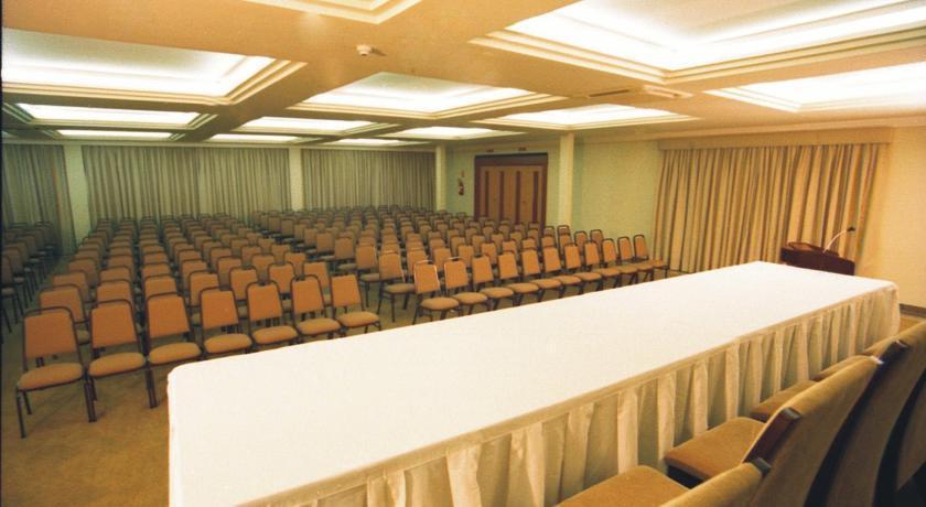 Astron Suites Sao Jose Dos Pinhais By Nobile Bagian luar foto
