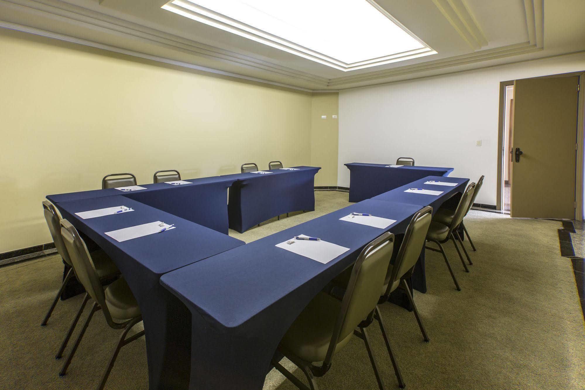 Astron Suites Sao Jose Dos Pinhais By Nobile Bagian luar foto